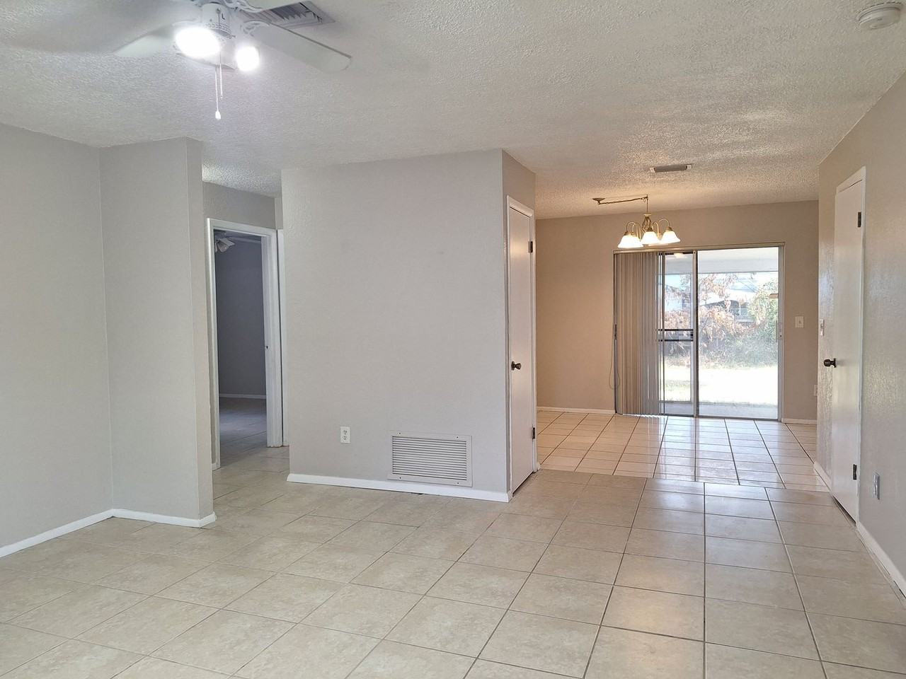 1727 Hill St - Photo 2 of 11