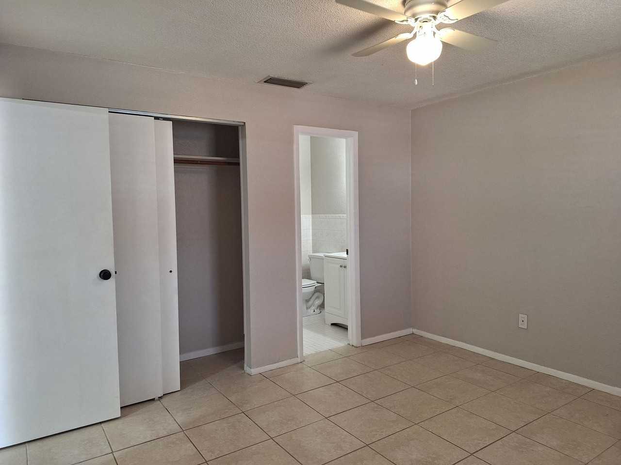 1727 Hill St - Photo 5 of 11