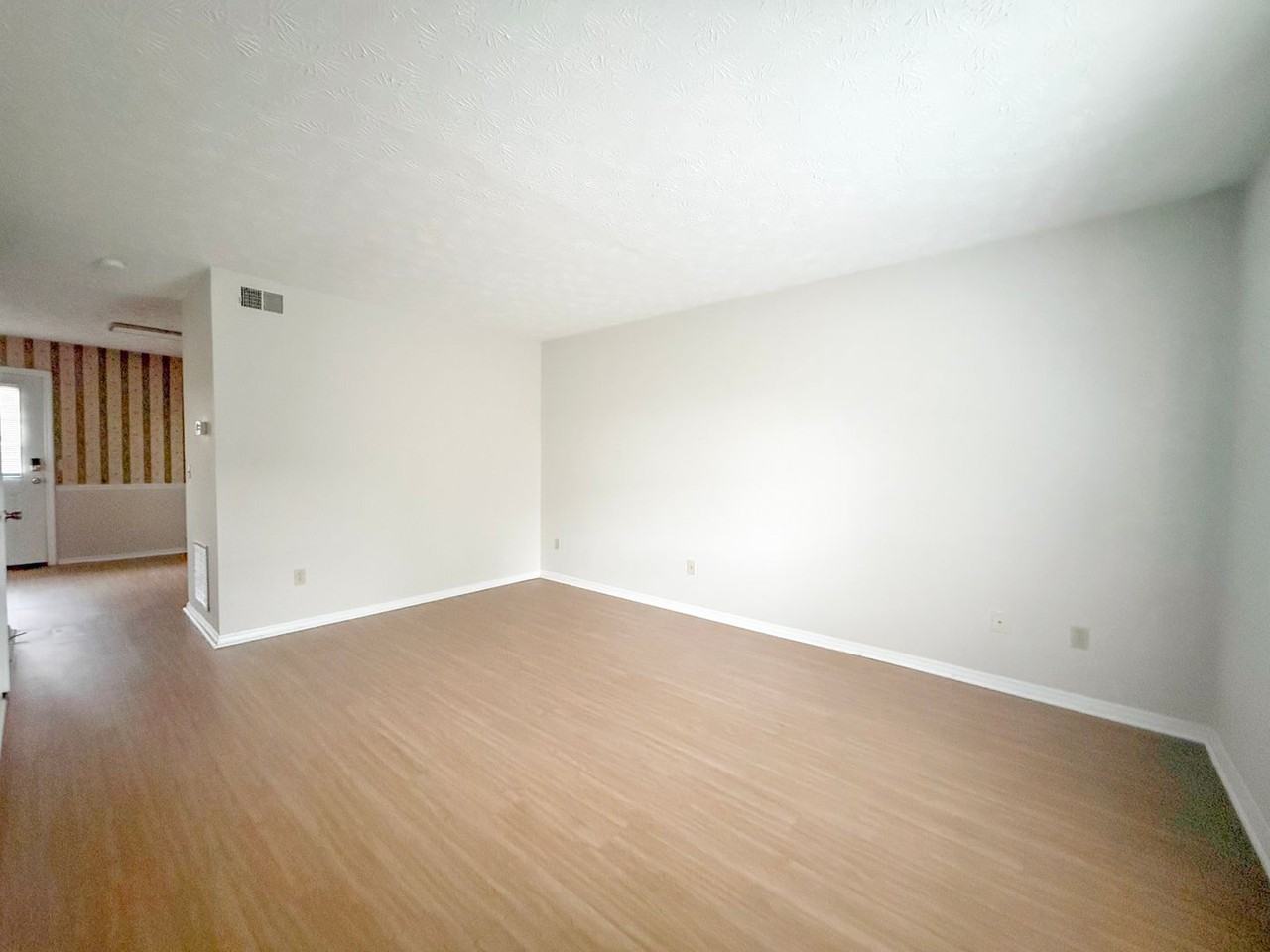 341 N Walnut Ave - Photo 2 of 24