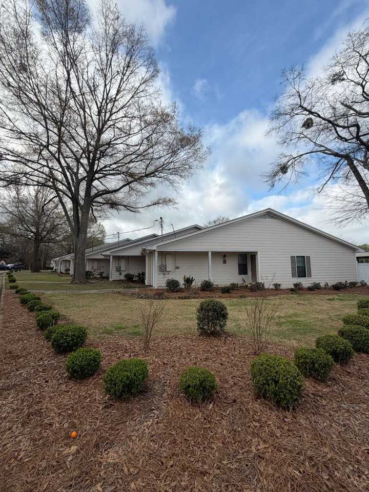139 Cedar Ct - Photo 2 of 16