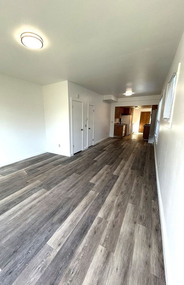 2305/2307 Rockefeller Ave - Photo 3 of 11