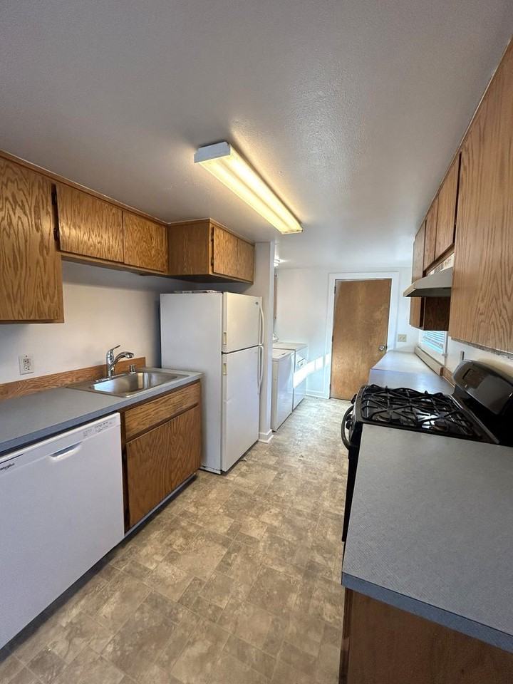 2305/2307 Rockefeller Ave - Photo 4 of 11