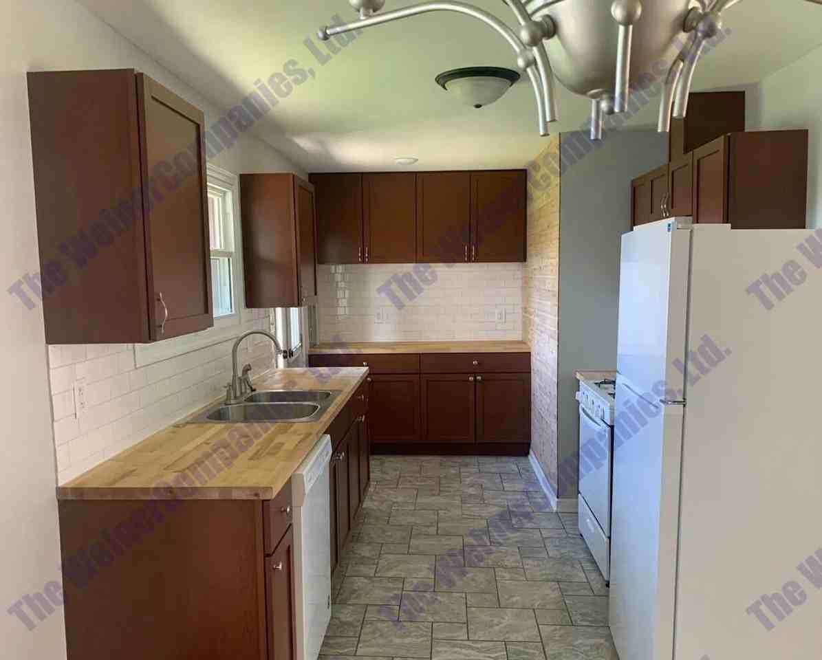 2209 Roland Dr - Photo 3 of 12