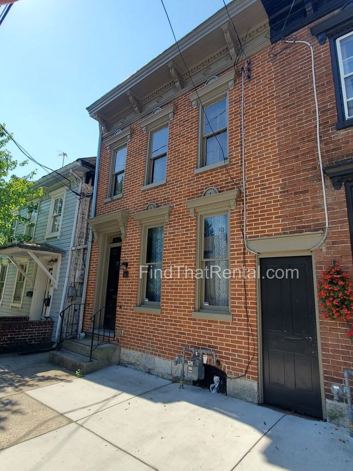 166 E Pomfret St - Photo 2 of 32