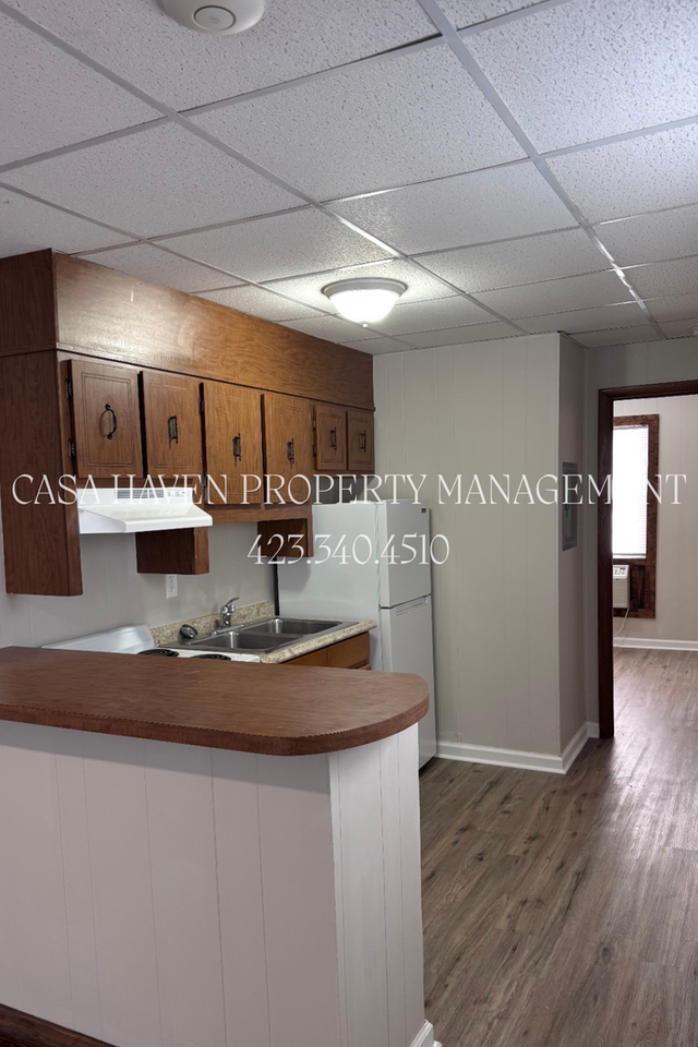 204 E Watauga Ave - Photo 3 of 13