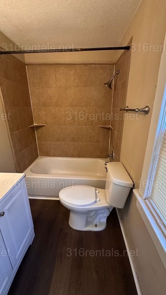 330 S Elizabeth St - Photo 2 of 7