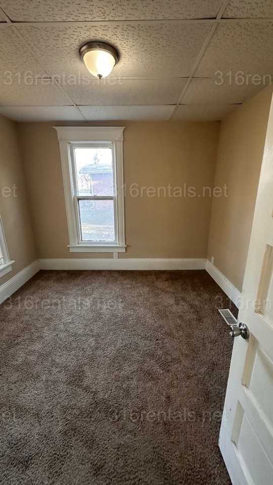 330 S Elizabeth St - Photo 5 of 7