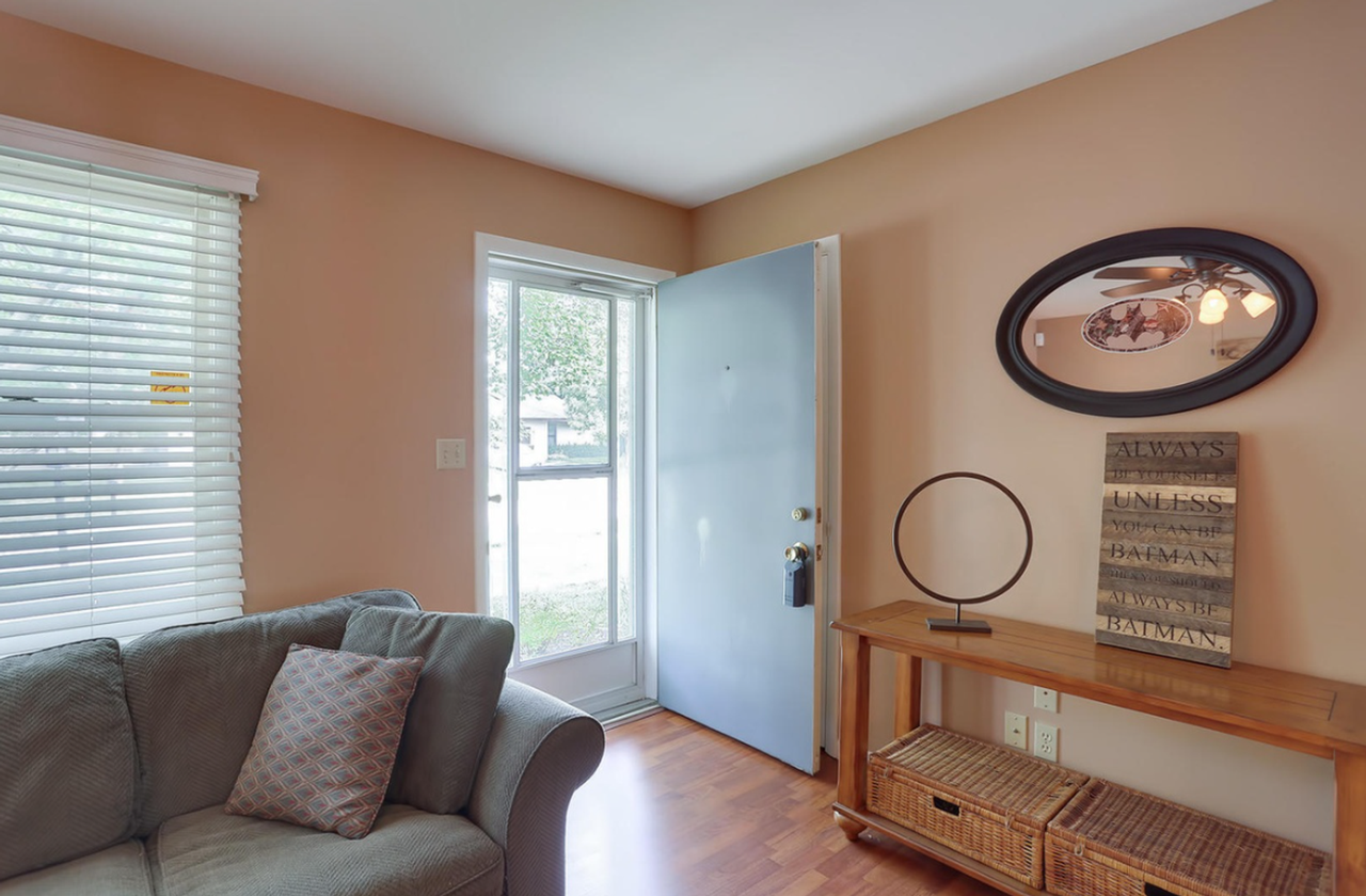 1712 Stratford Dr - Photo 2 of 13