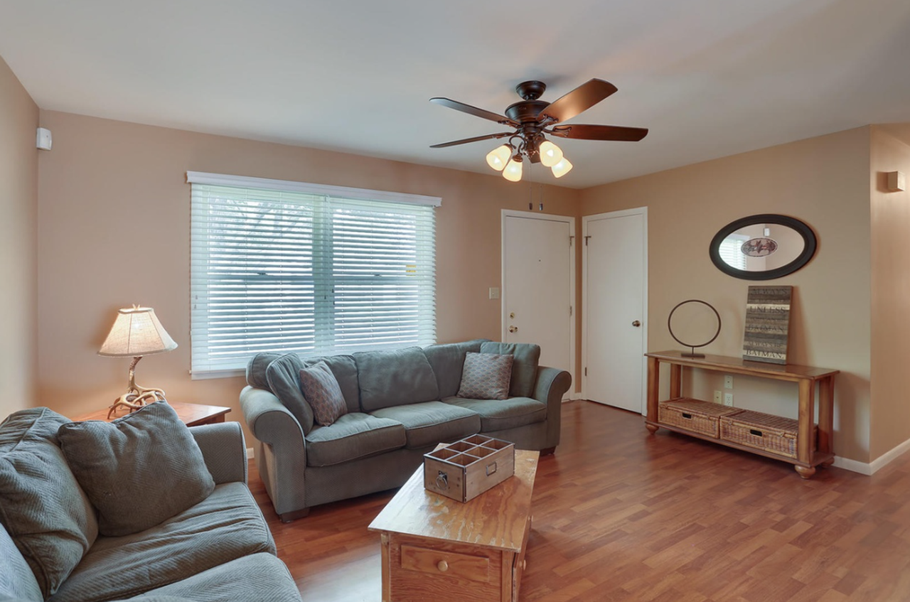 1712 Stratford Dr - Photo 3 of 13