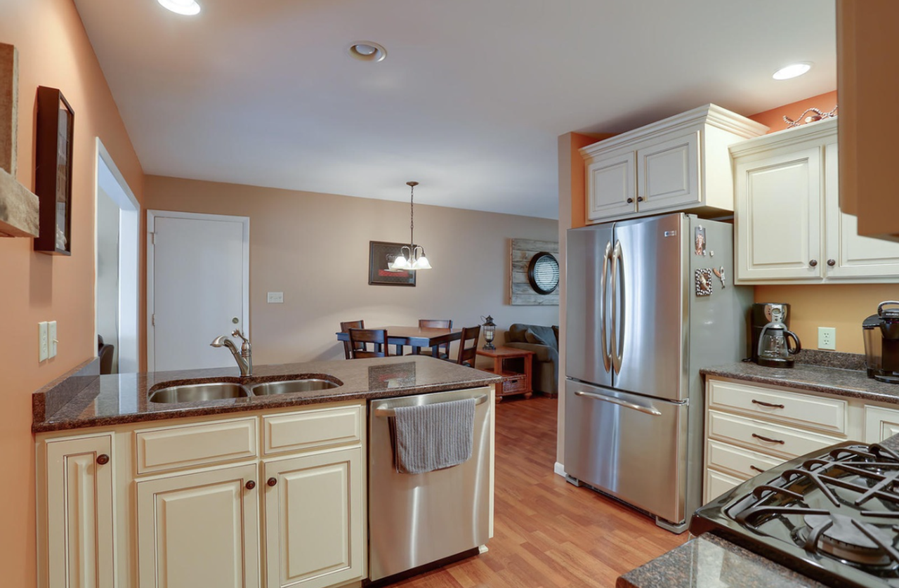 1712 Stratford Dr - Photo 5 of 13