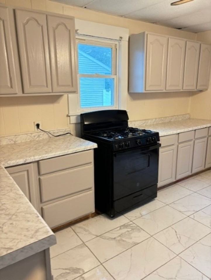 710 E University Ave - Photo 2 of 9