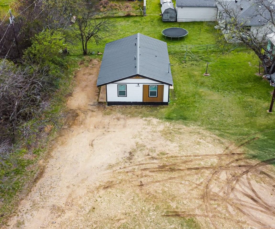 1106 Brewster Ave - Photo 2 of 20