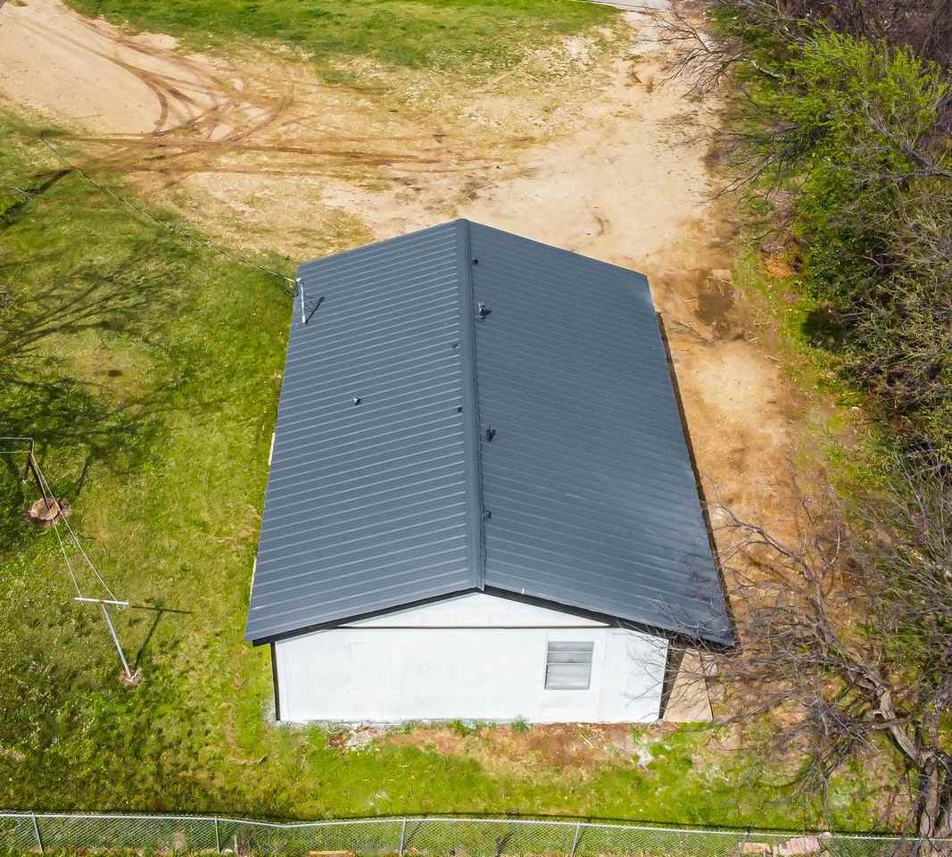 1106 Brewster Ave - Photo 3 of 20