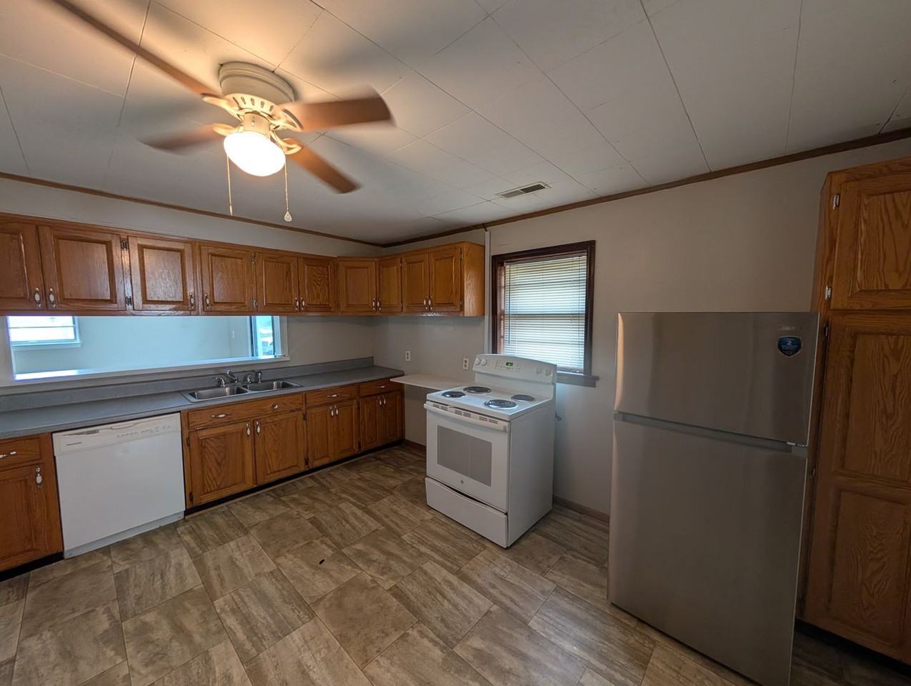 1542 Burning Bush Rd - Photo 2 of 9