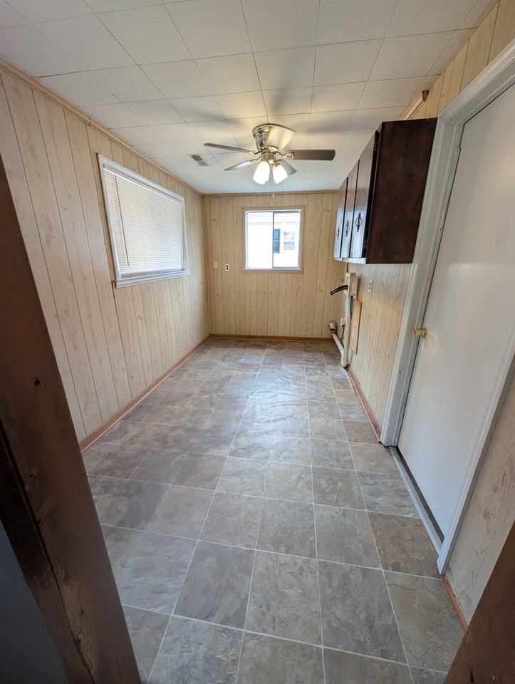 1542 Burning Bush Rd - Photo 6 of 9