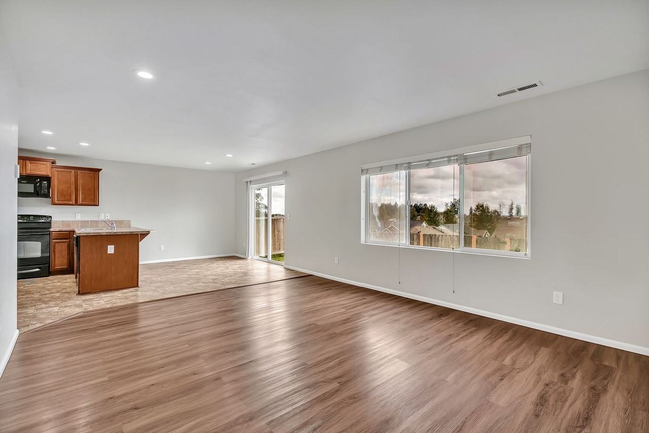 1927 200th St E - Photo 5 of 27