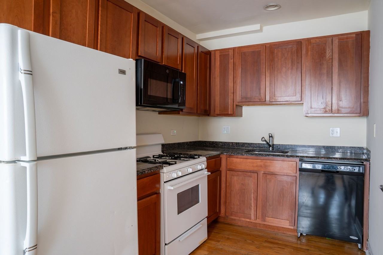 Christiana & Argyle - Photo 7 of 36