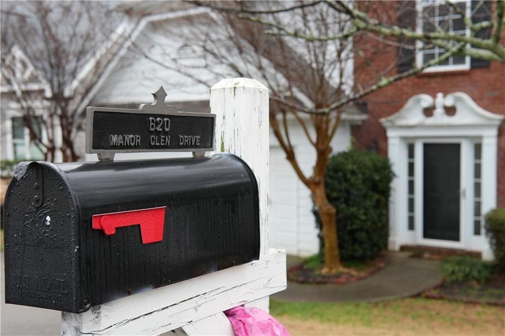 620 Manor Glen Dr - Photo 2 of 17