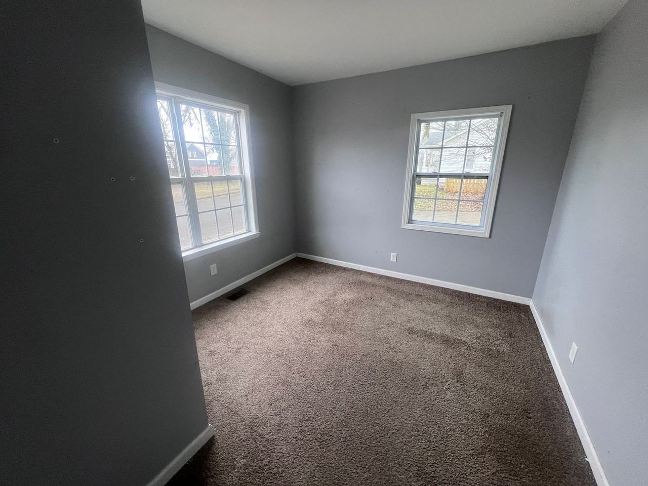 1100 N 6th St - Photo 2 of 6