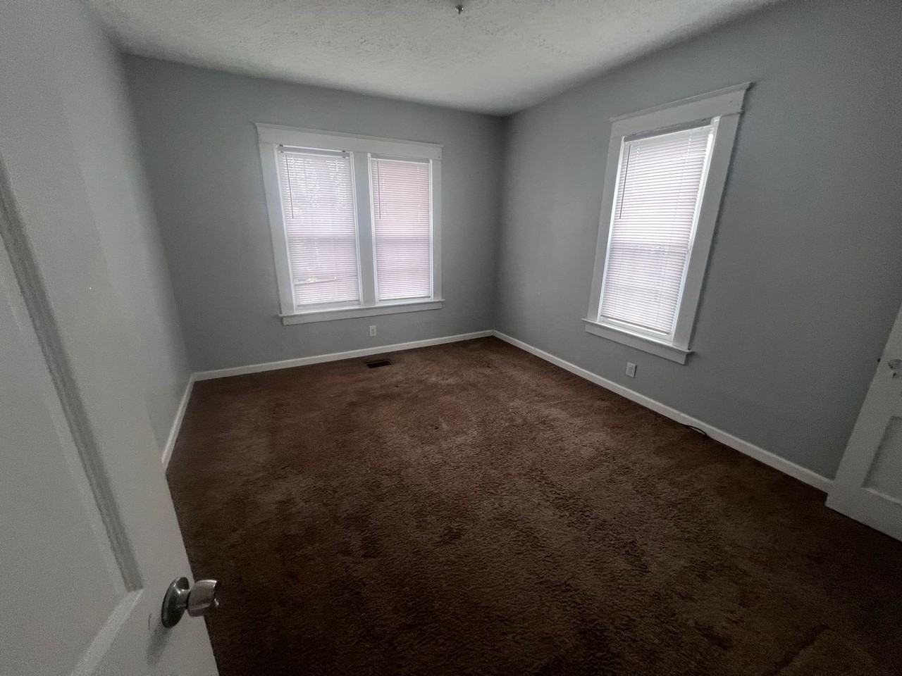 1100 N 6th St - Photo 4 of 6