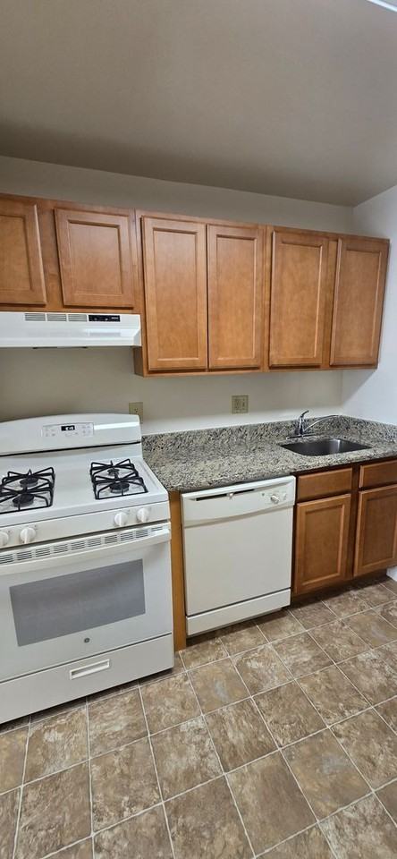 Summit Square Apartments - Photo 2 of 13