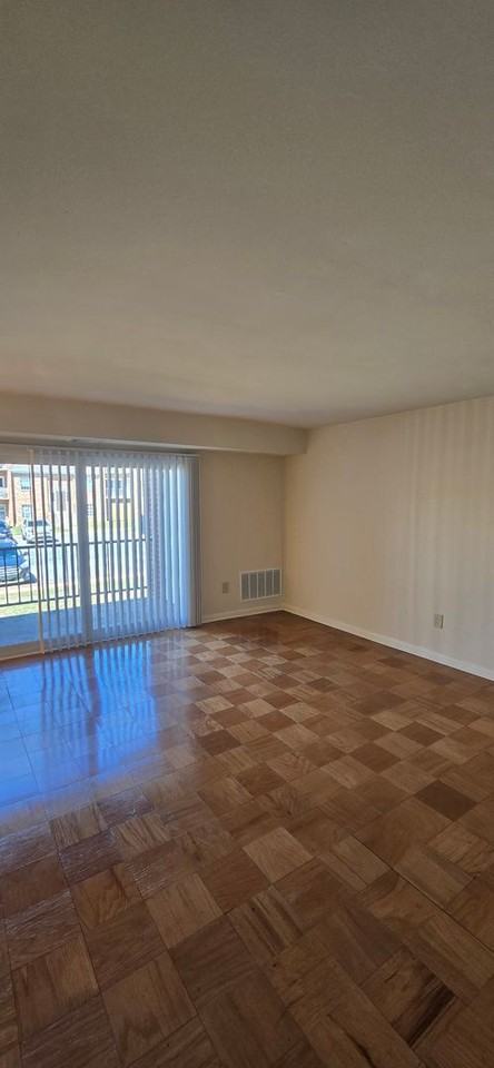 Summit Square Apartments - Photo 6 of 13