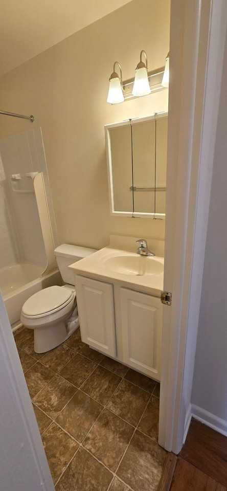 Summit Square Apartments - Photo 7 of 13