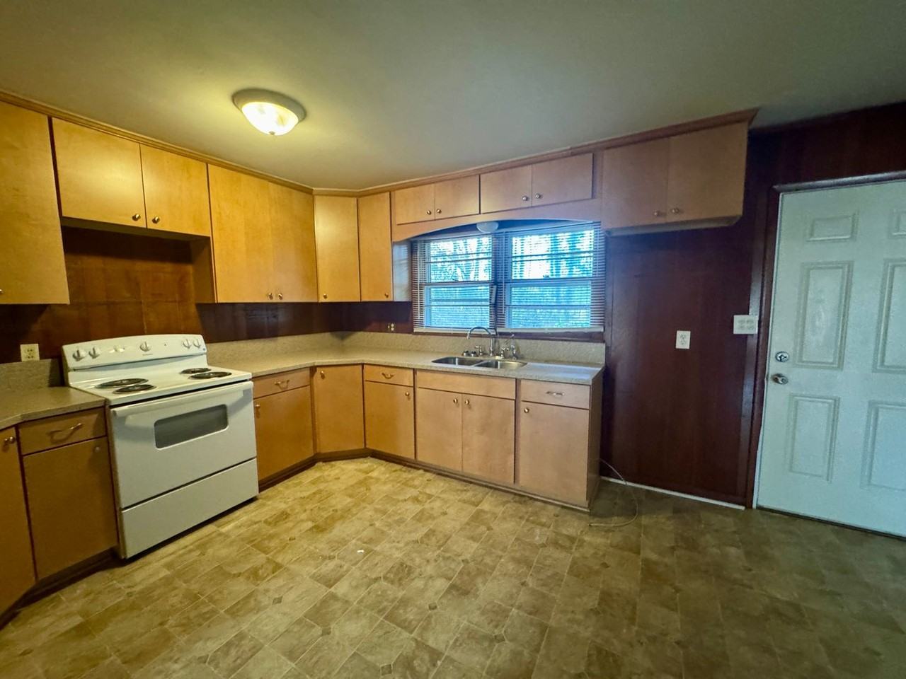 102 Ridge Dr - Photo 6 of 18