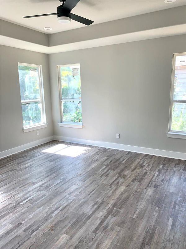 4621 Collins Ave - Photo 3 of 28
