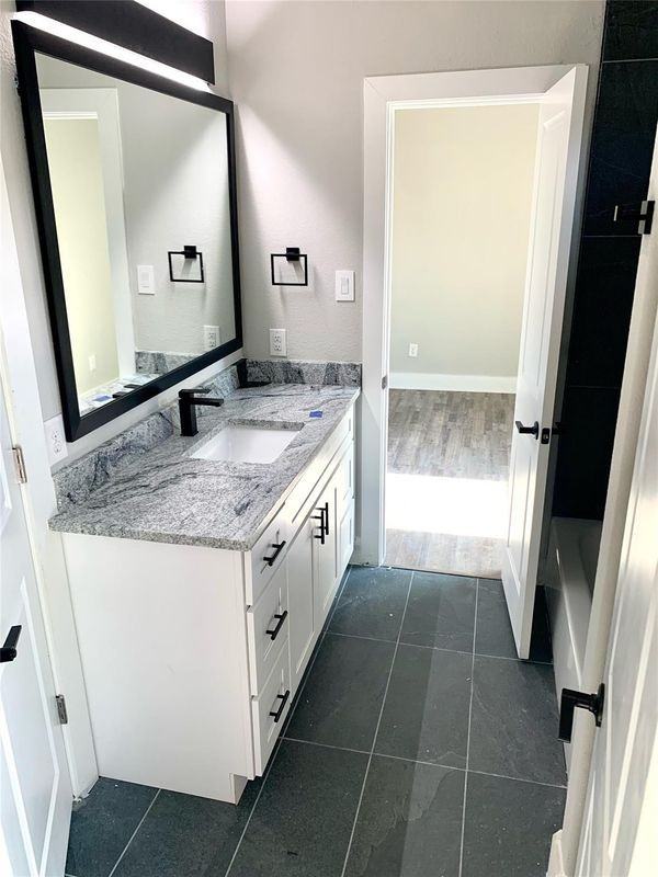 4621 Collins Ave - Photo 4 of 28