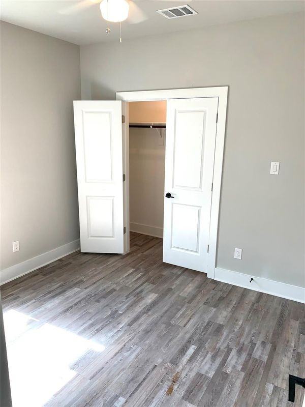 4621 Collins Ave - Photo 5 of 28