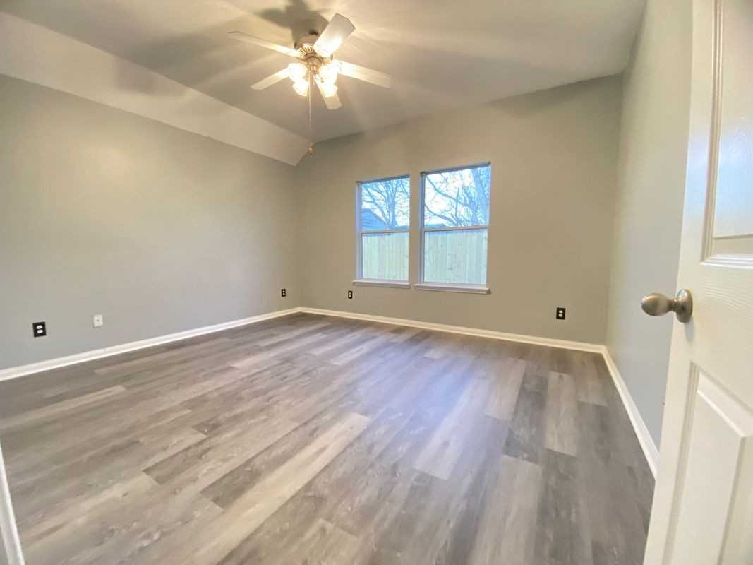 4031 Raspberry Ct - Photo 5 of 11