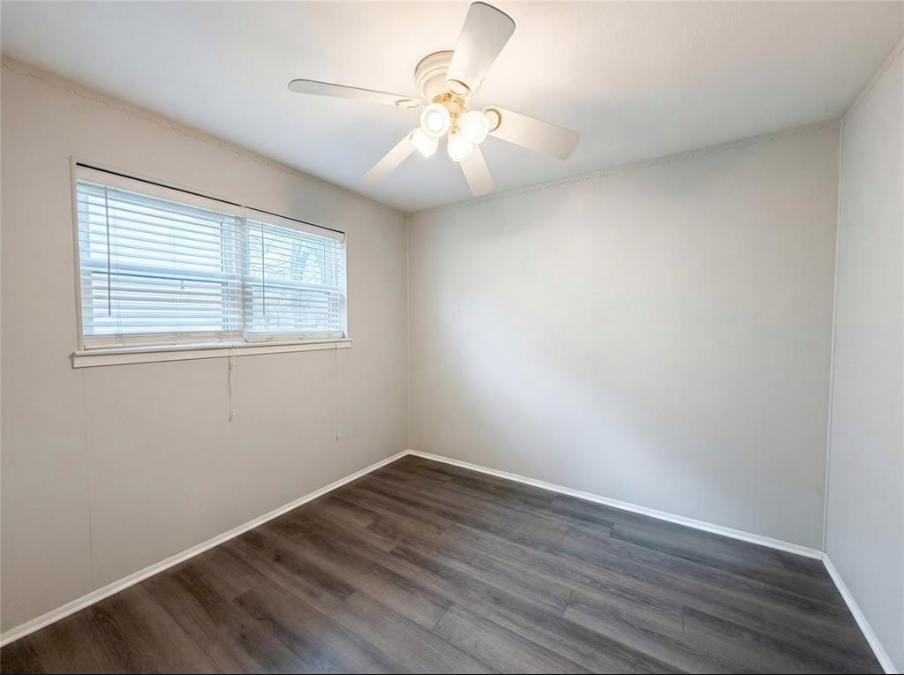 208 Nw Summercrest Blvd - Photo 3 of 15