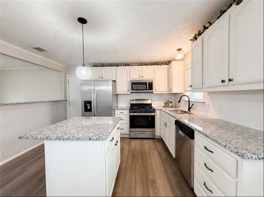 208 Nw Summercrest Blvd - Photo 7 of 15