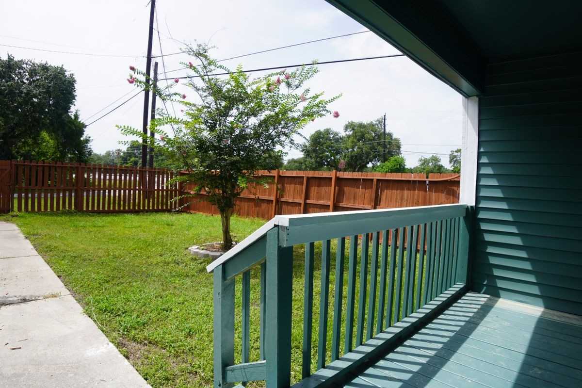 6803 6th St - Photo 3 of 10