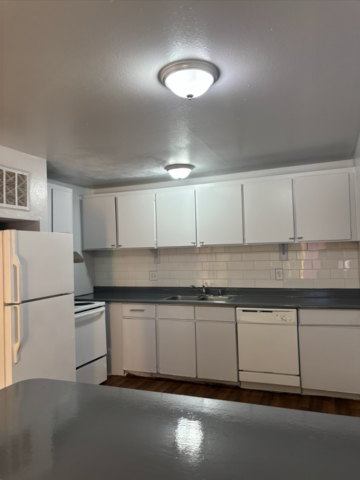 1970 Clary Dr ##221 - Photo 3 of 5