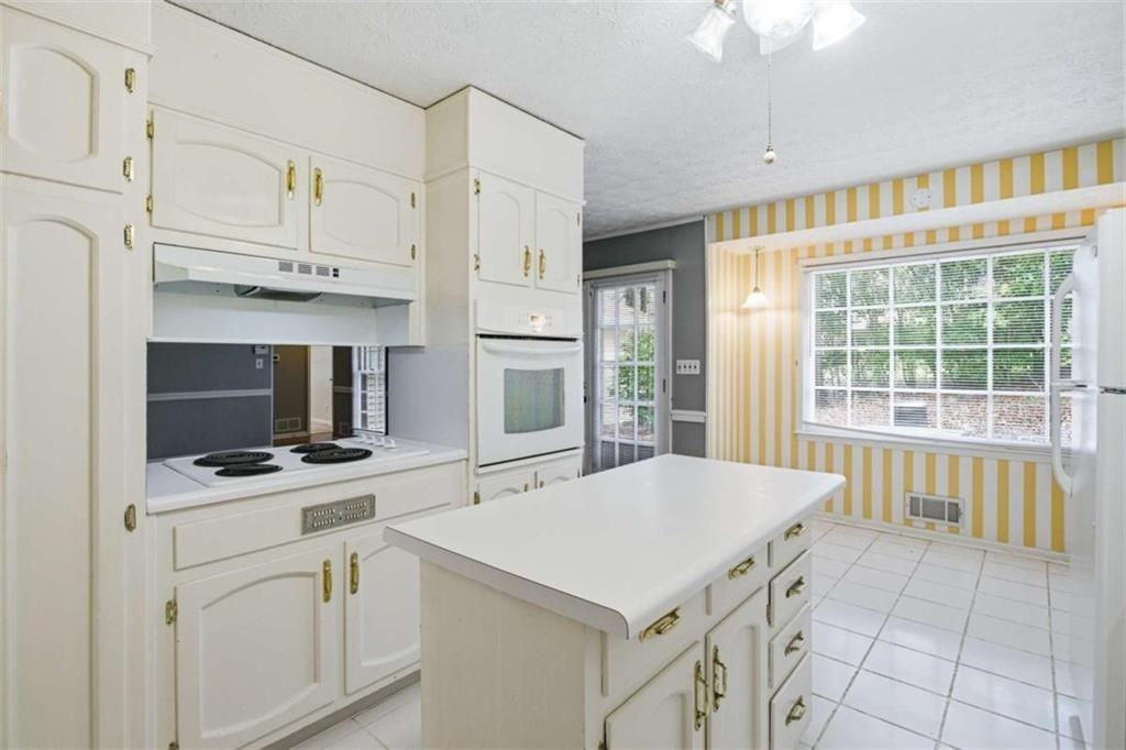 408 Willow Creek Rd - Photo 7 of 25