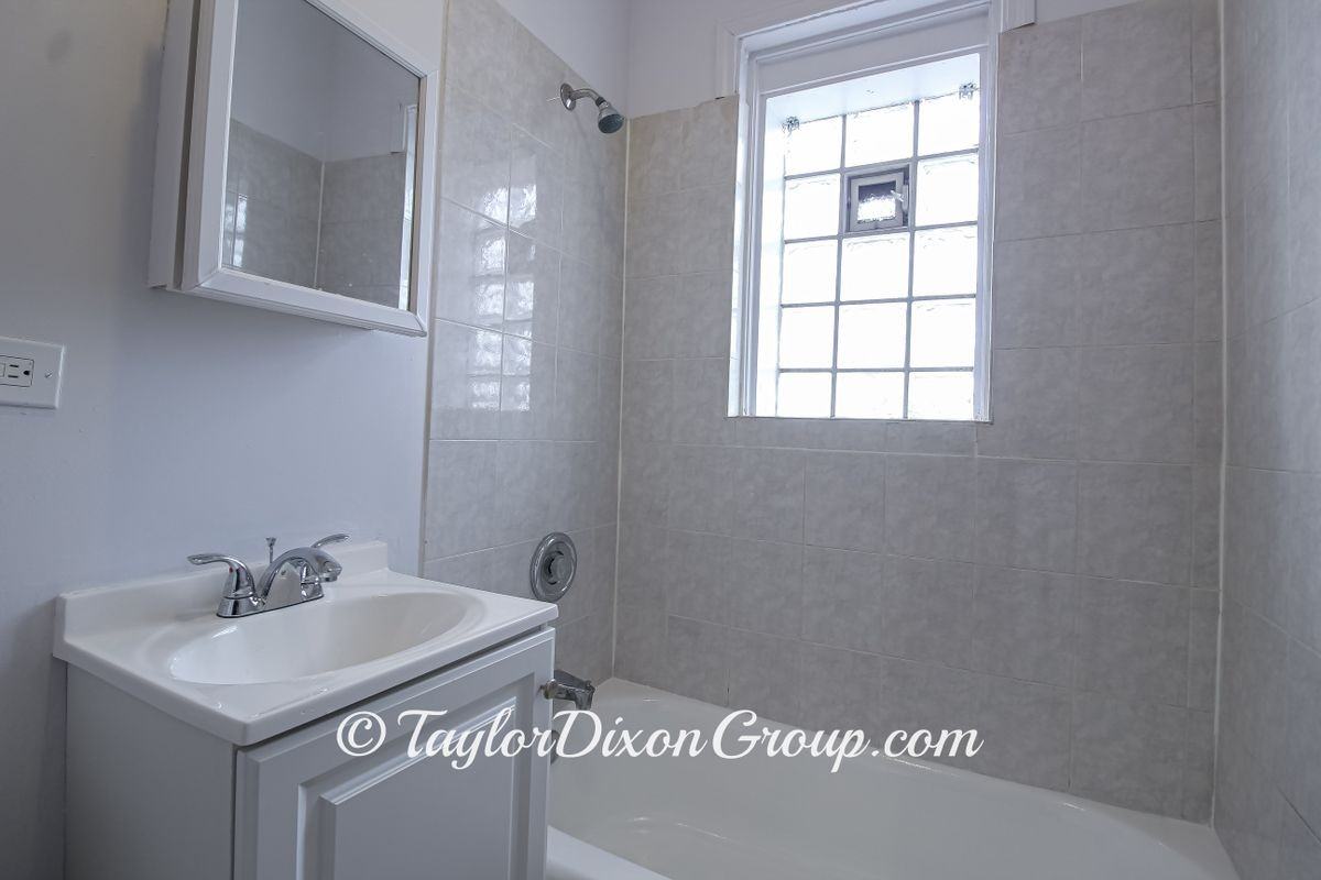 4033 W Gladys Ave - Photo 4 of 25