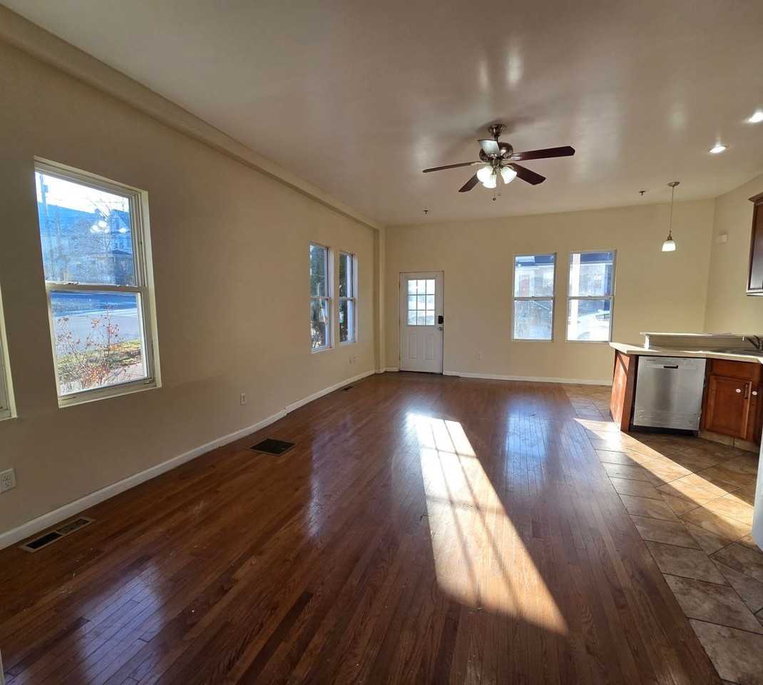 545 Prescott Ave - Photo 3 of 8