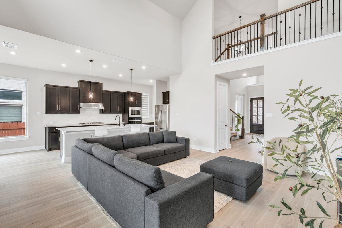 213 Palatino Bnd - Photo 4 of 31