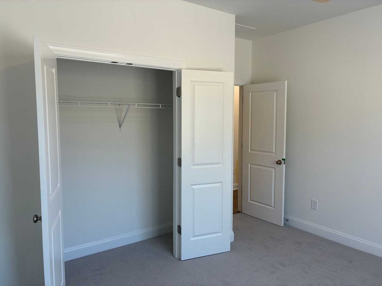 614 Oakleaf Grove Ln - Photo 2 of 32