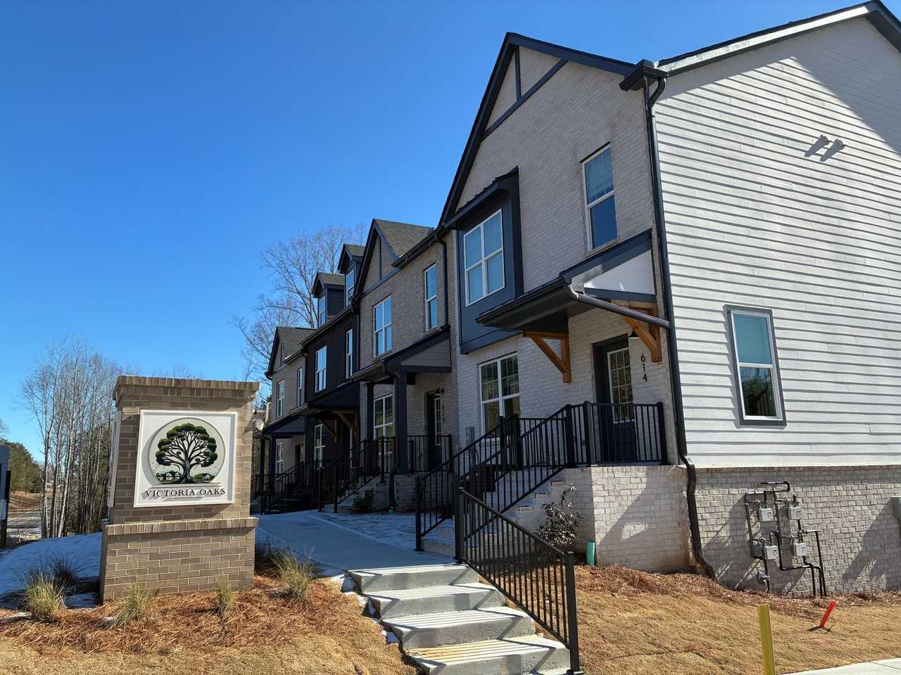 614 Oakleaf Grove Ln - Photo 6 of 32