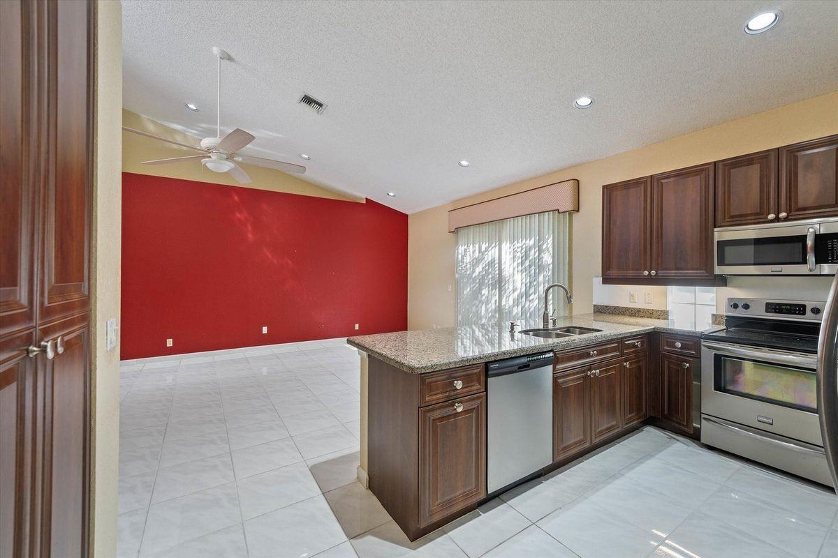 10860 Fairmont Village Dr - Photo 2 of 14