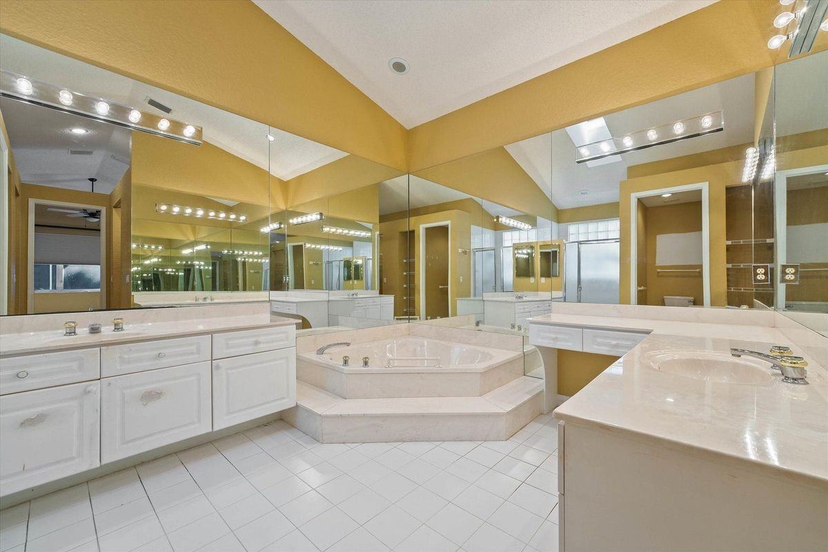 10860 Fairmont Village Dr - Photo 4 of 14