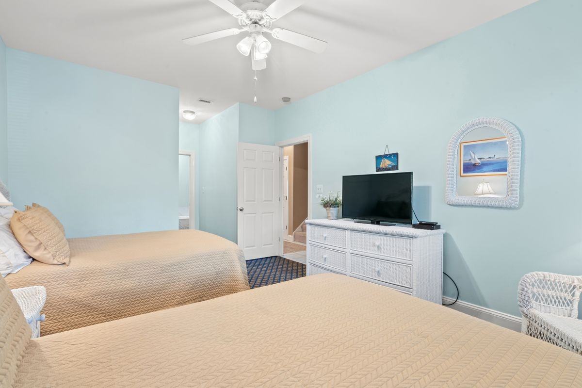 141-4 12 Oaks Drive - Photo 4 of 25