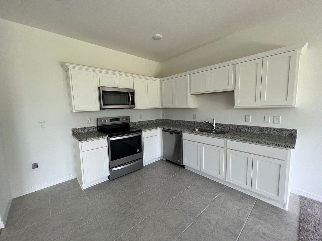 545 Madison Dr - Photo 2 of 17