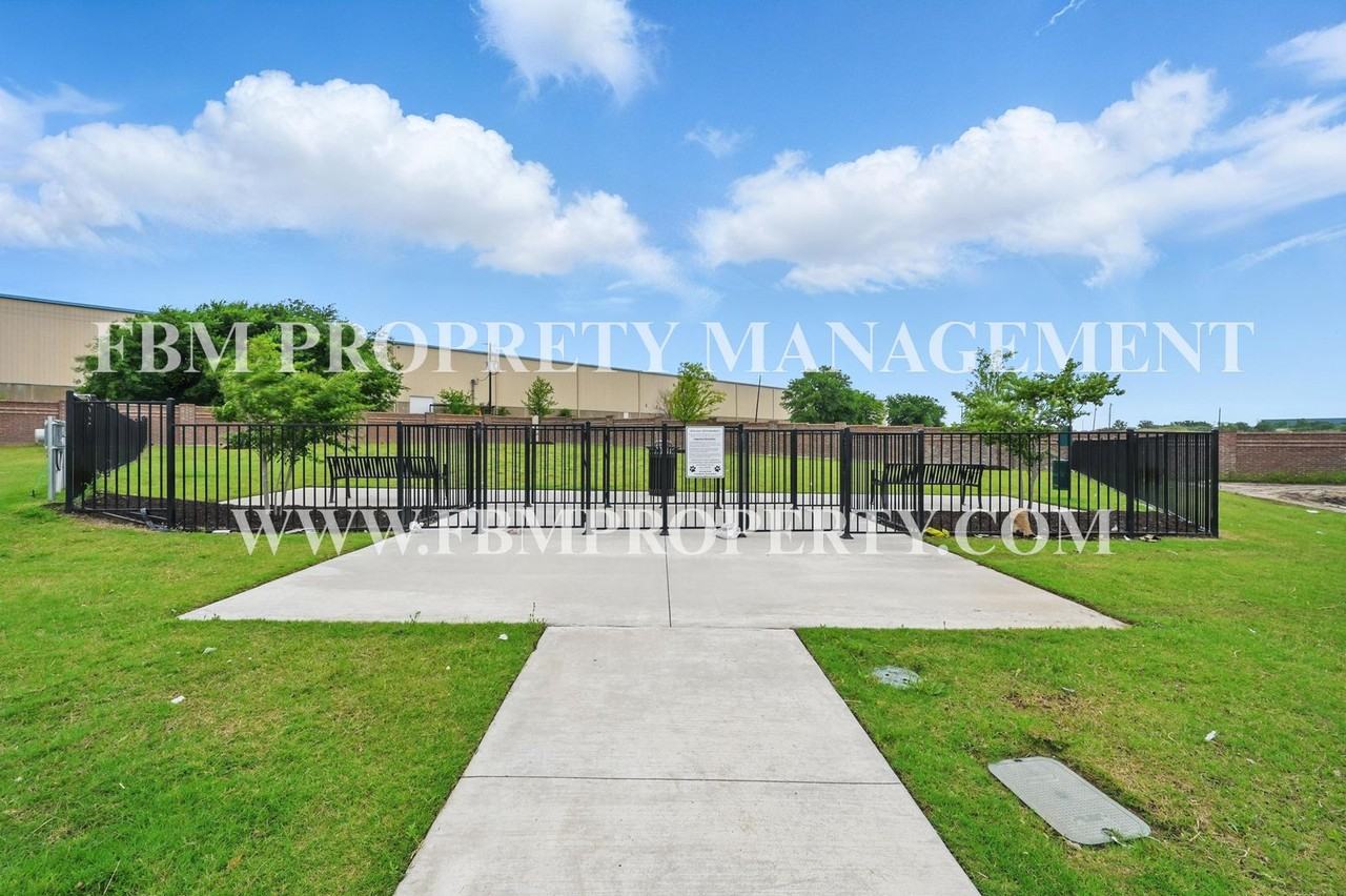 2887 Amelia Ln - Photo 3 of 22