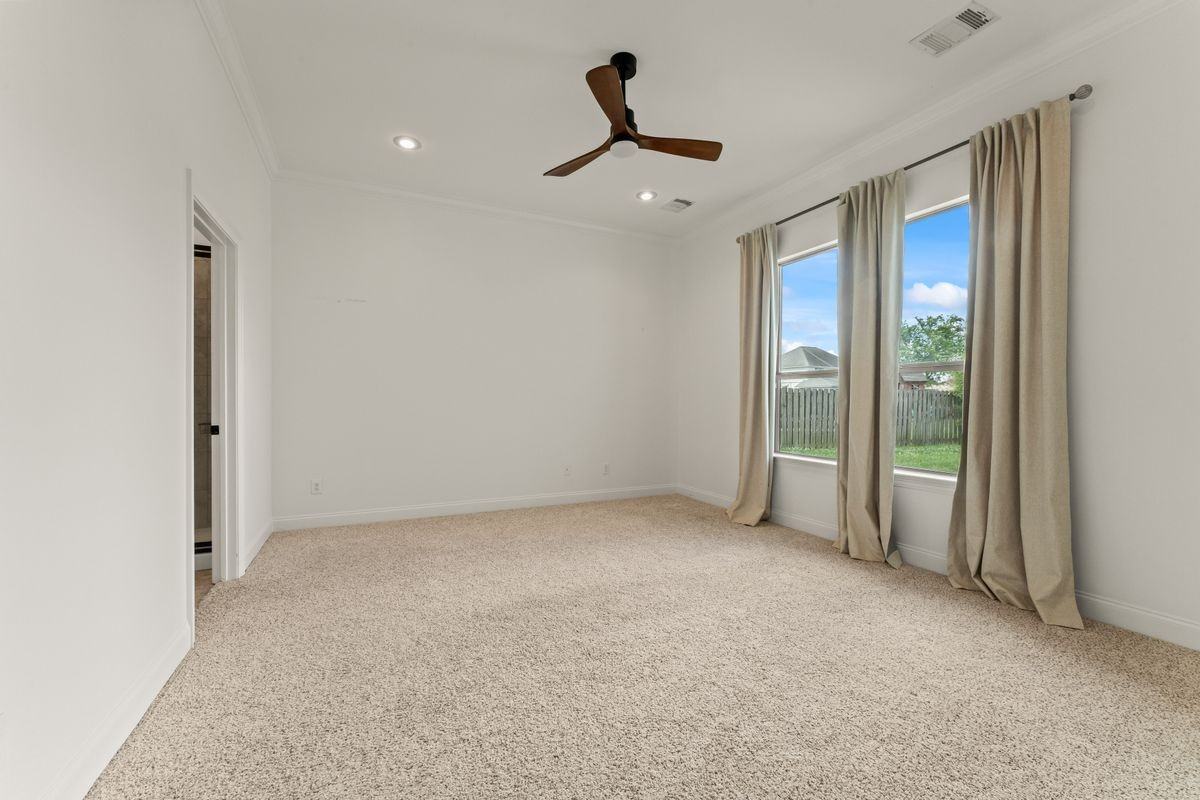 18642 Lake Harbor Ln - Photo 2 of 31