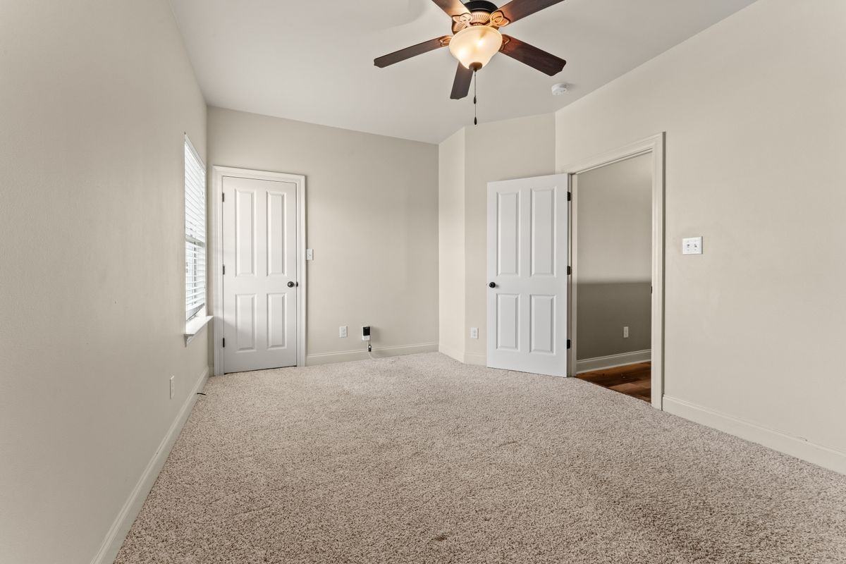 18642 Lake Harbor Ln - Photo 7 of 31