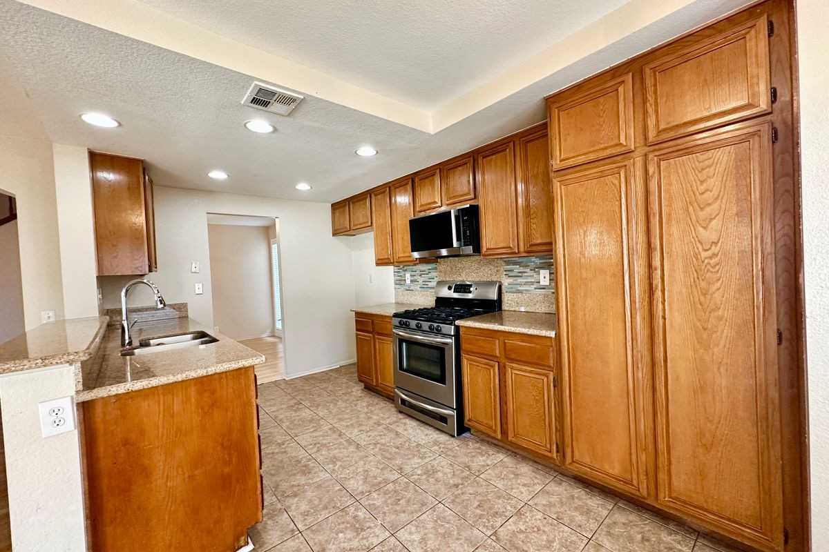 11054 Countryview Dr - Photo 6 of 24